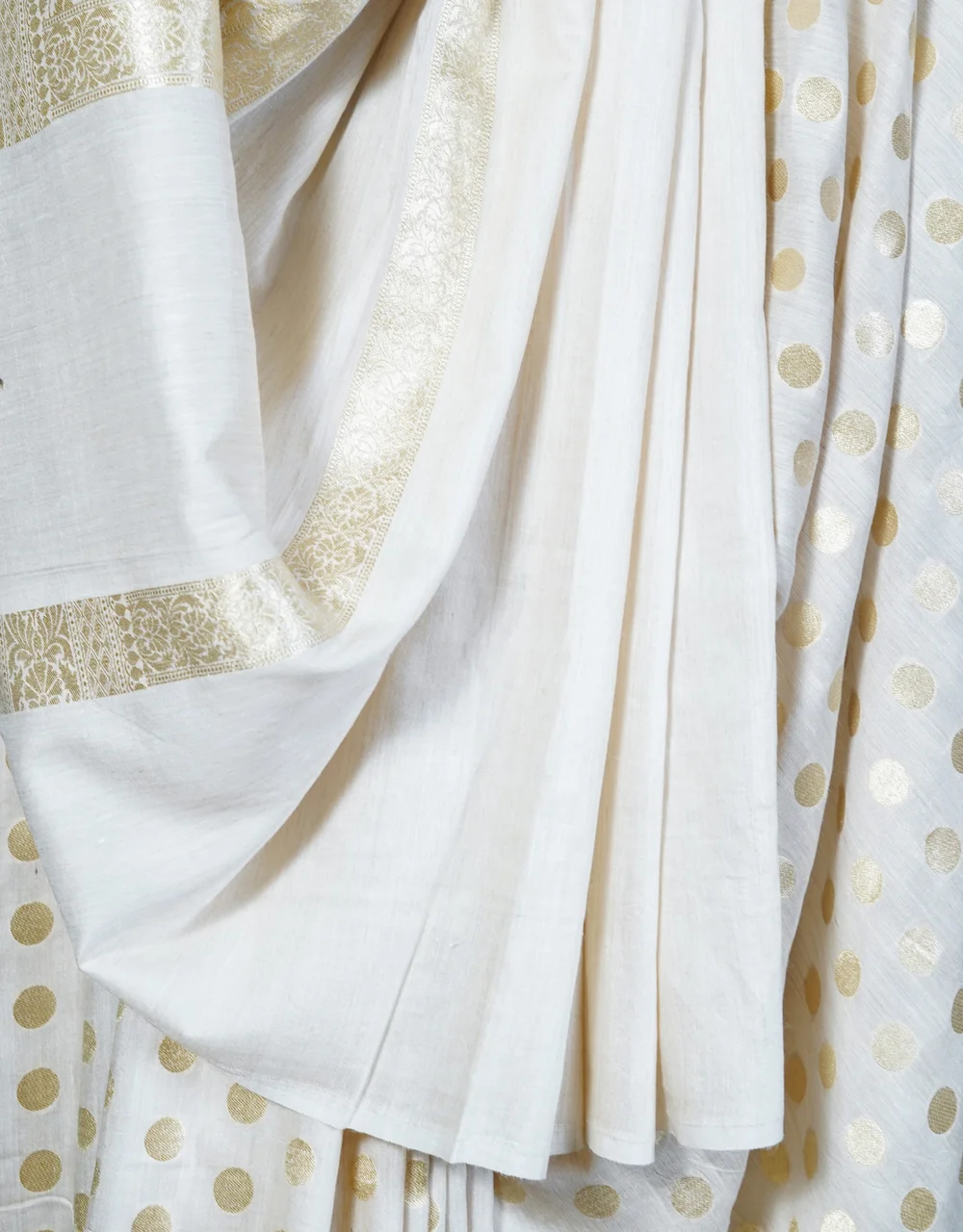 Cream Handwoven Munga Sitara Dots Silk Saree - View 4