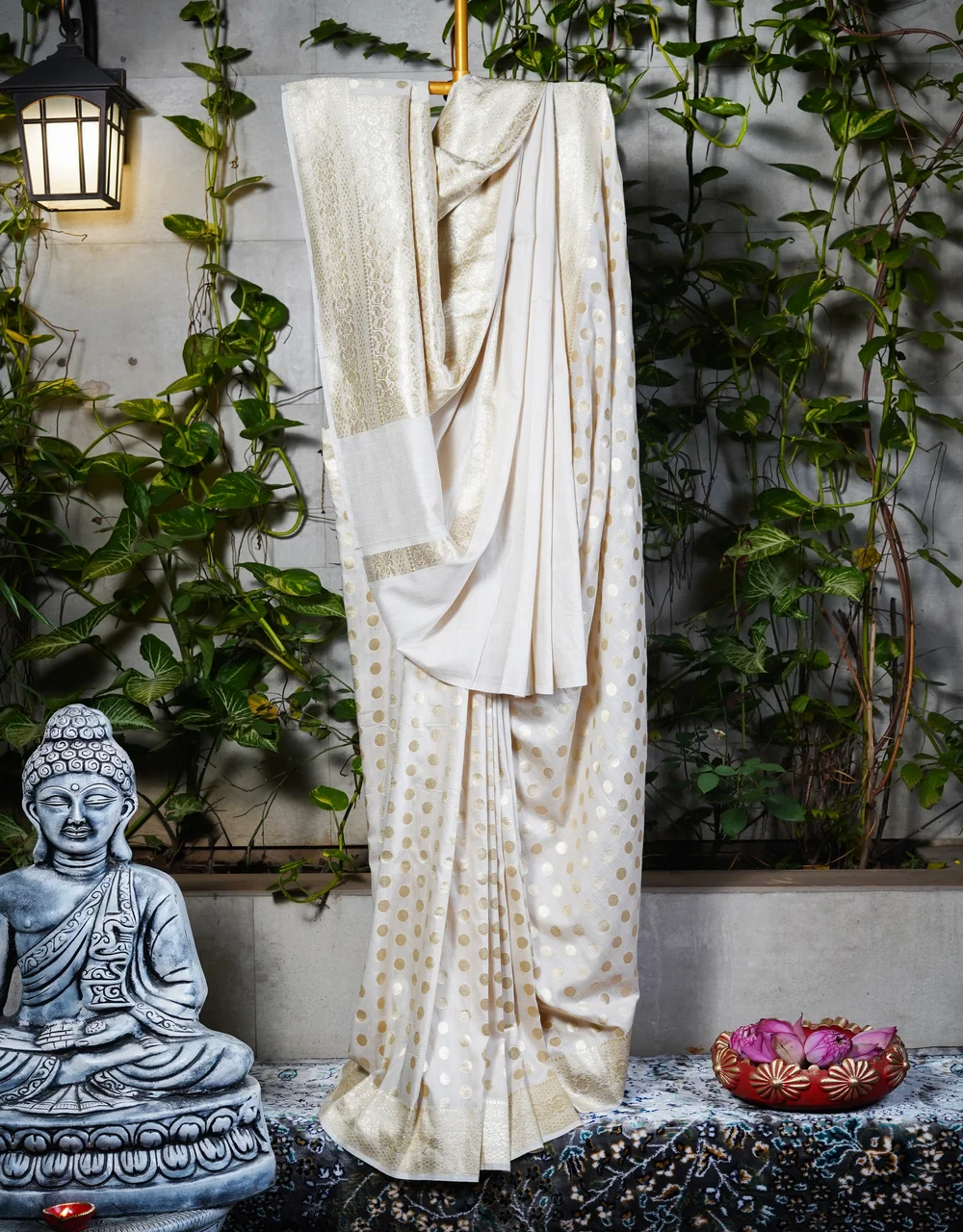 cream-handwoven-munga-sitara-dots-silk-saree