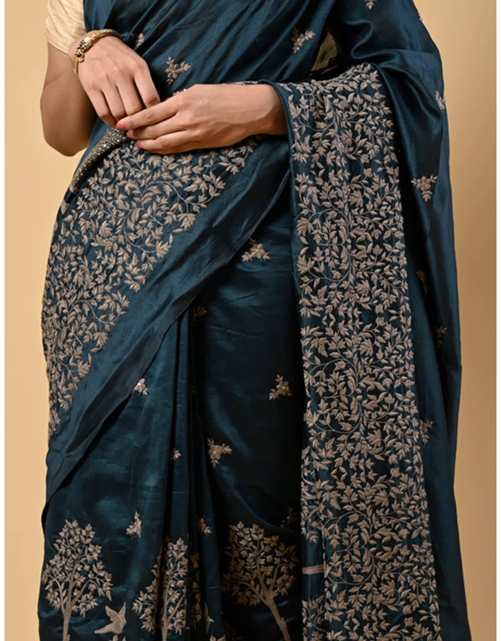 Green Royal Embroidered Silk Saree - View 3