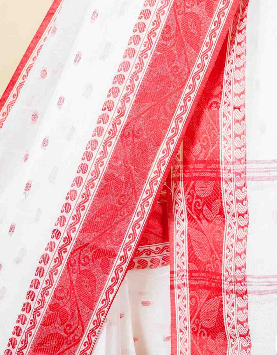 White And Red Handwoven Cotton Jamdani Saree With Floral Border And Geometric Buti Work - View 3