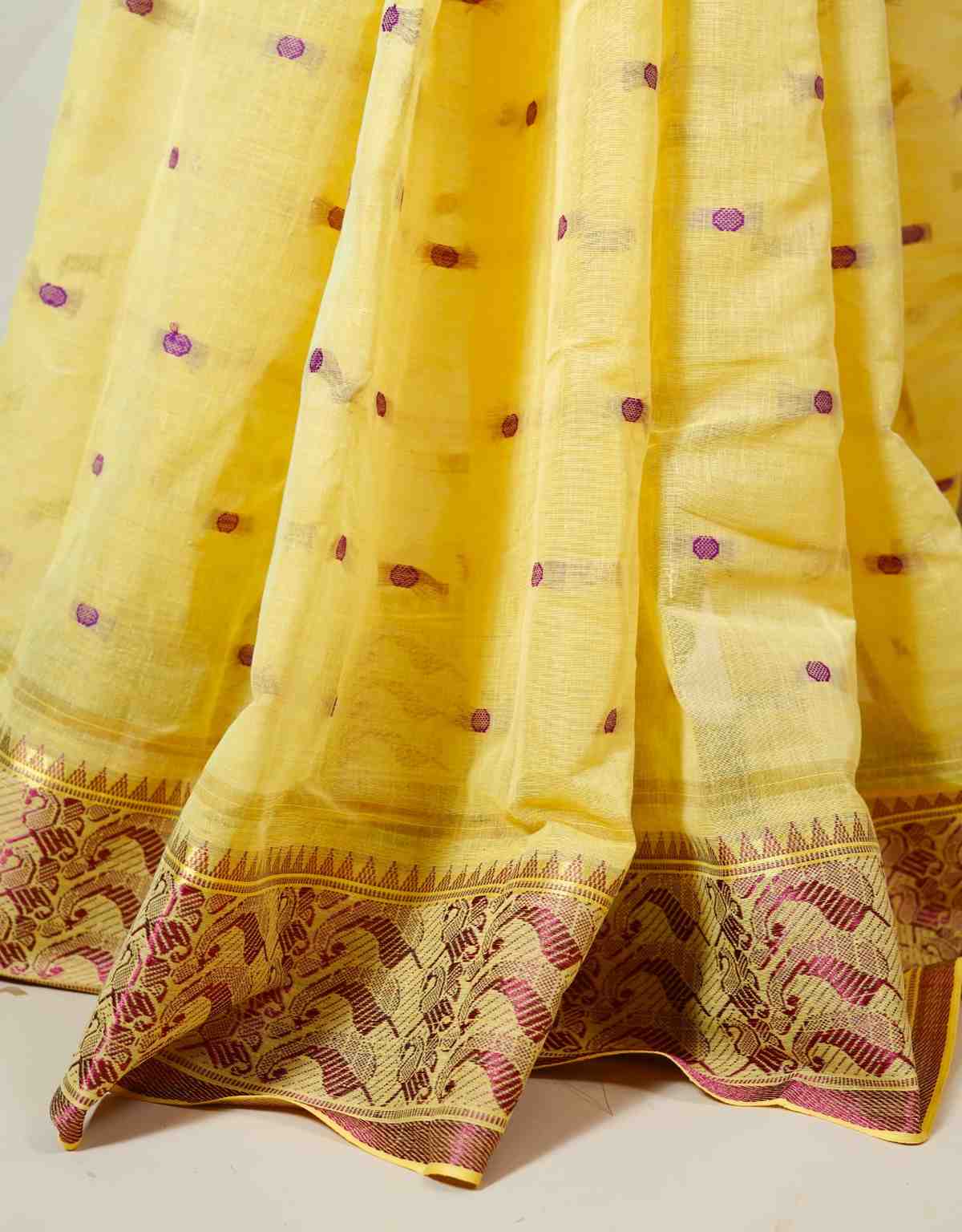 Yellow Sunbeam Yellow Handwoven Cotton Jamdani Saree With Magenta Thread Buti And Woven Peacock Border - View 6