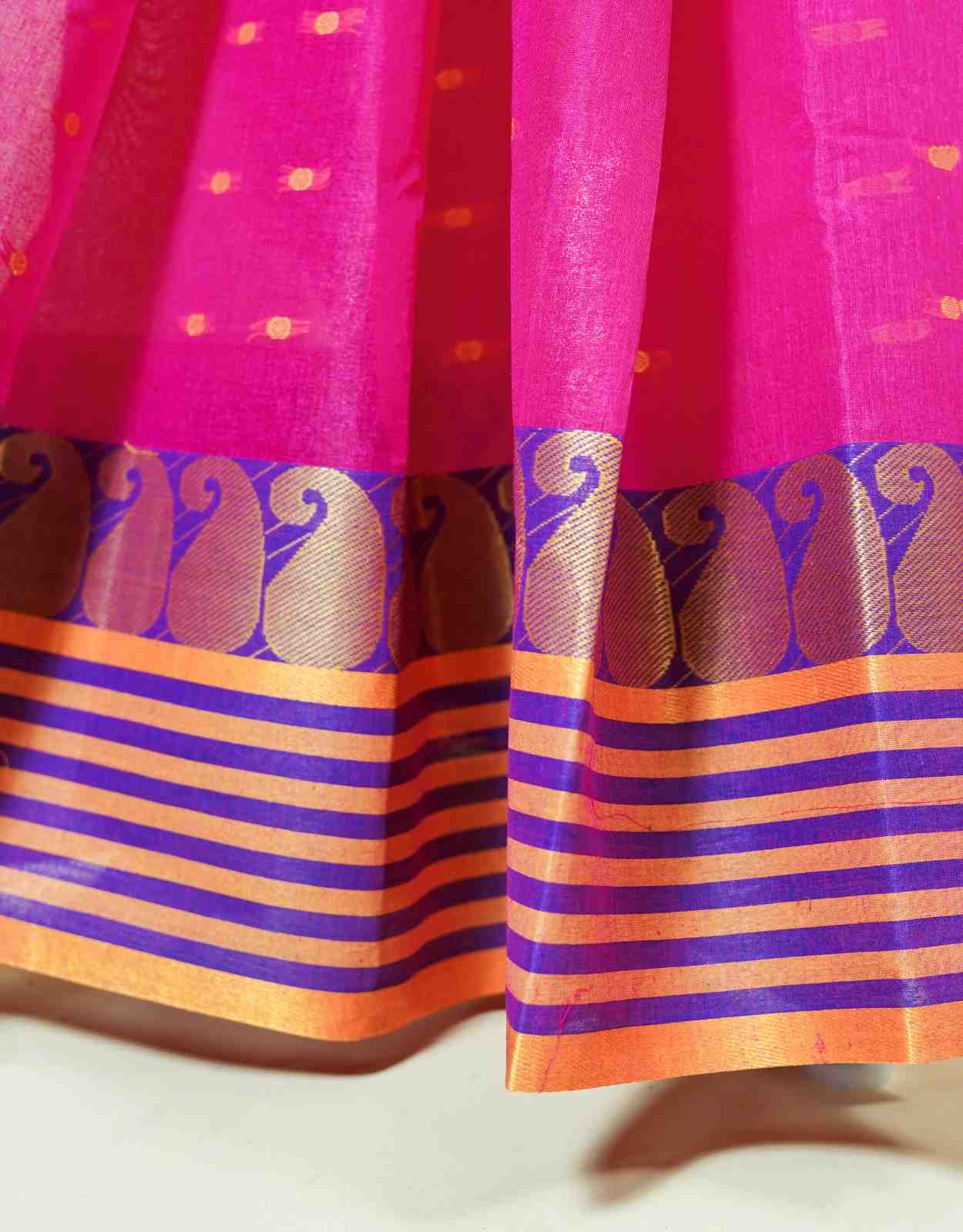 Magenta And Royal Blue Handwoven Cotton Jamdani Saree With Gold Thread Buti And Paisley Border - View 4