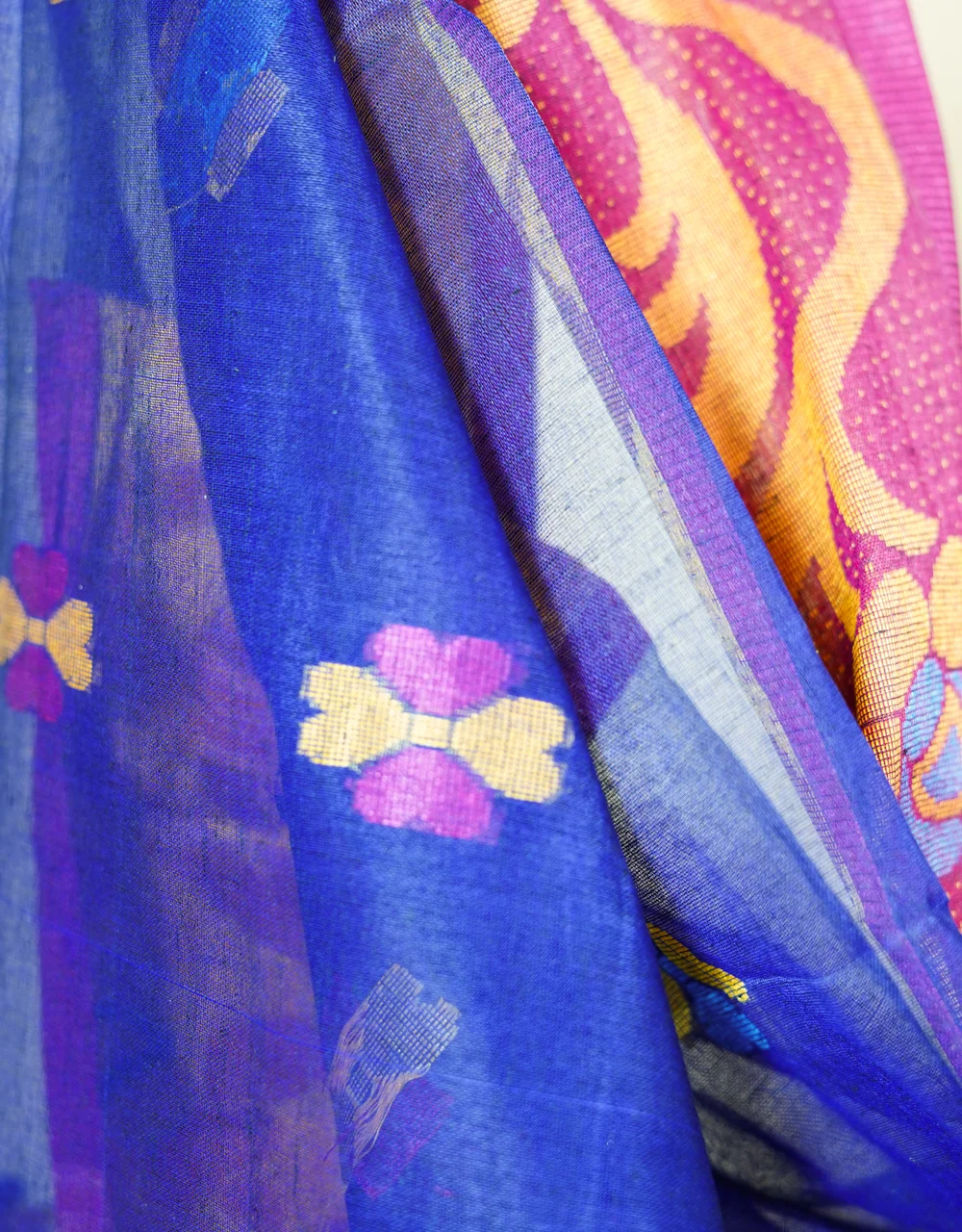 Blue Handwoven Cotton Jamdani Saree With Multicolor Floral Buti And Magenta Gold Border - View 3