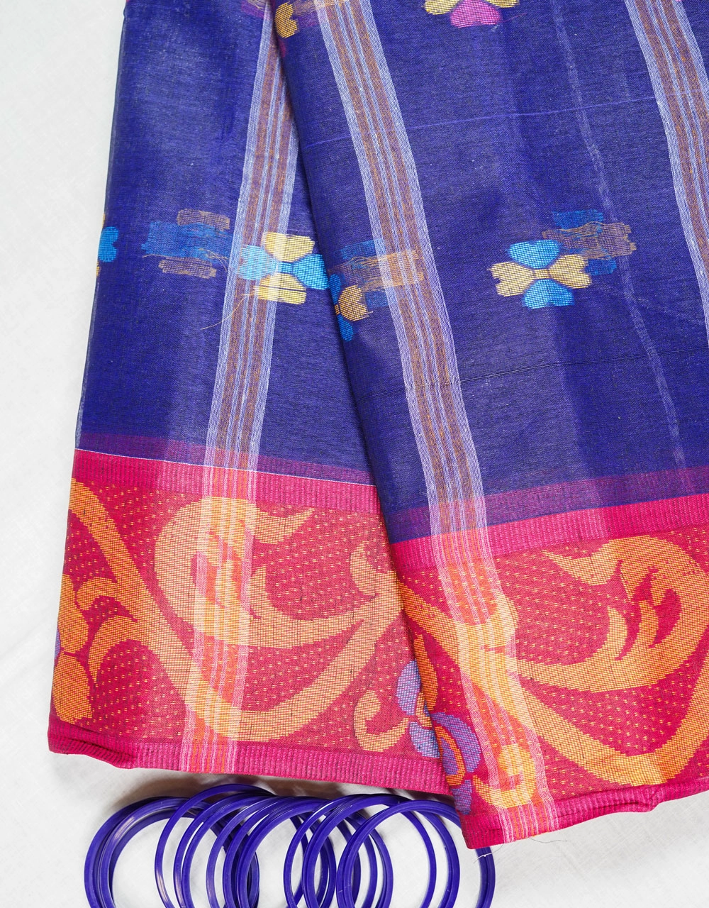 Blue Handwoven Cotton Jamdani Saree With Multicolor Floral Buti And Magenta Gold Border - View 4