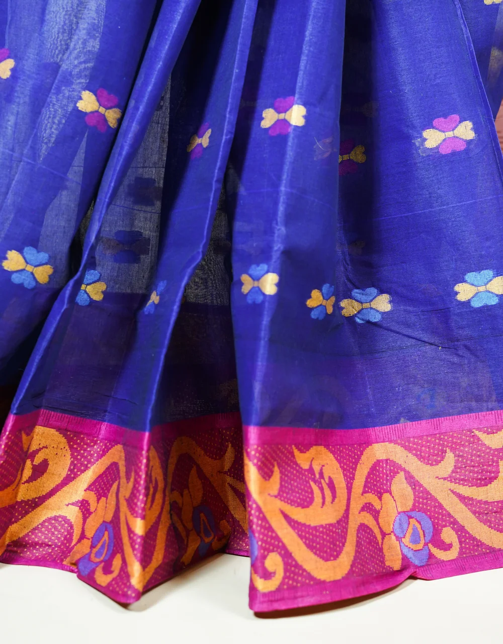 Blue Handwoven Cotton Jamdani Saree With Multicolor Floral Buti And Magenta Gold Border - View 4