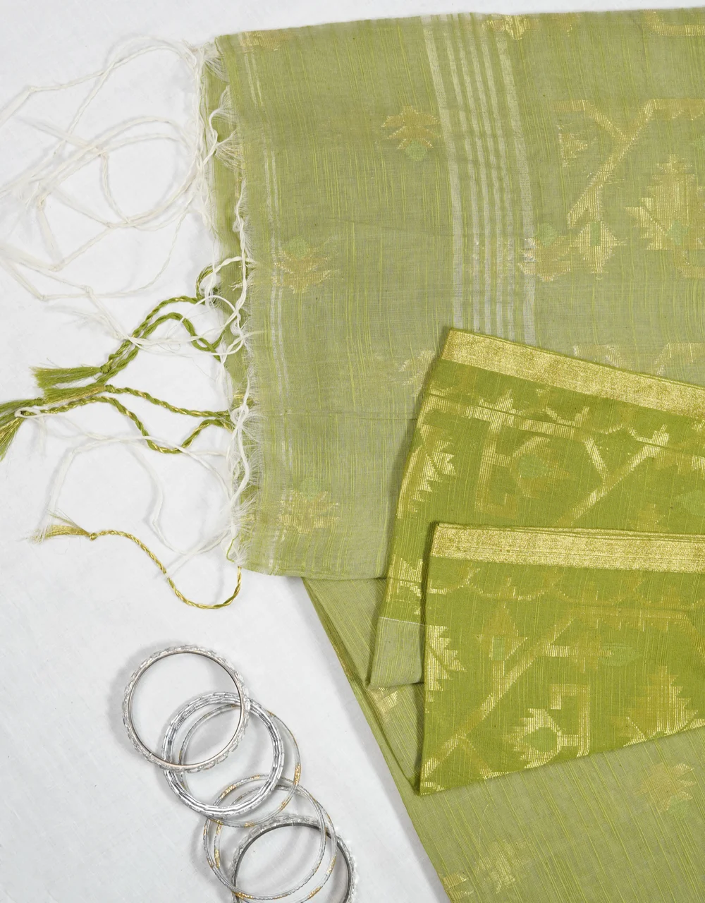 Green Cotton Jamdani Saree With Golden Zari Floral Weave - View 3
