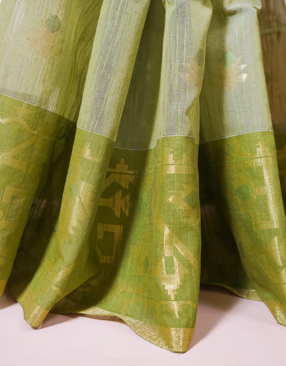 Green Cotton Jamdani Saree With Golden Zari Floral Weave - View 4