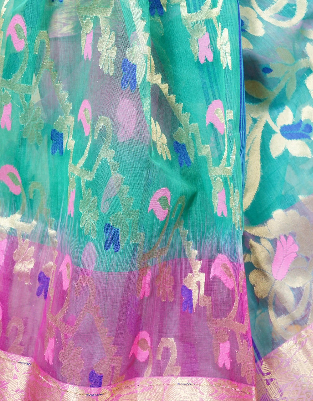 Aqua Blue And Magenta Cotton Jamdani Saree With Zari Floral Weave - View 4