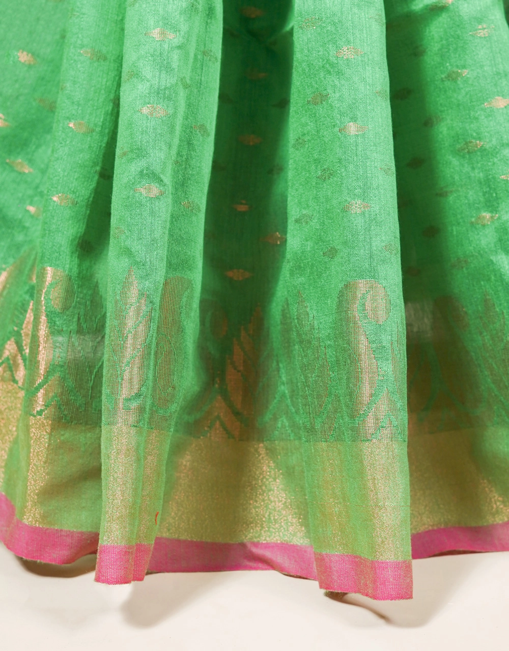 Green And Rose Pink Silk Handloom Jamdani Saree With Gold Zari Paisley Weave - View 5