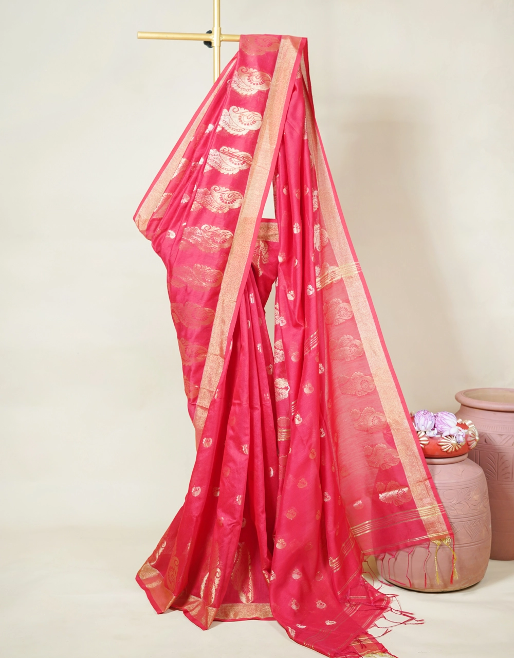 Pink Silk Handloom Jamdani Saree With Gold Zari Paisley Weave And Elegant Border