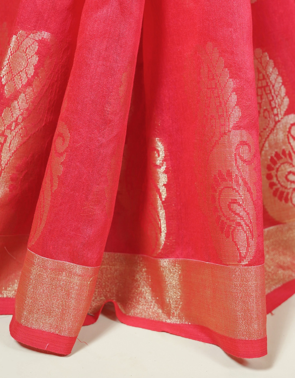Pink Silk Handloom Jamdani Saree With Gold Zari Paisley Weave And Elegant Border - View 5