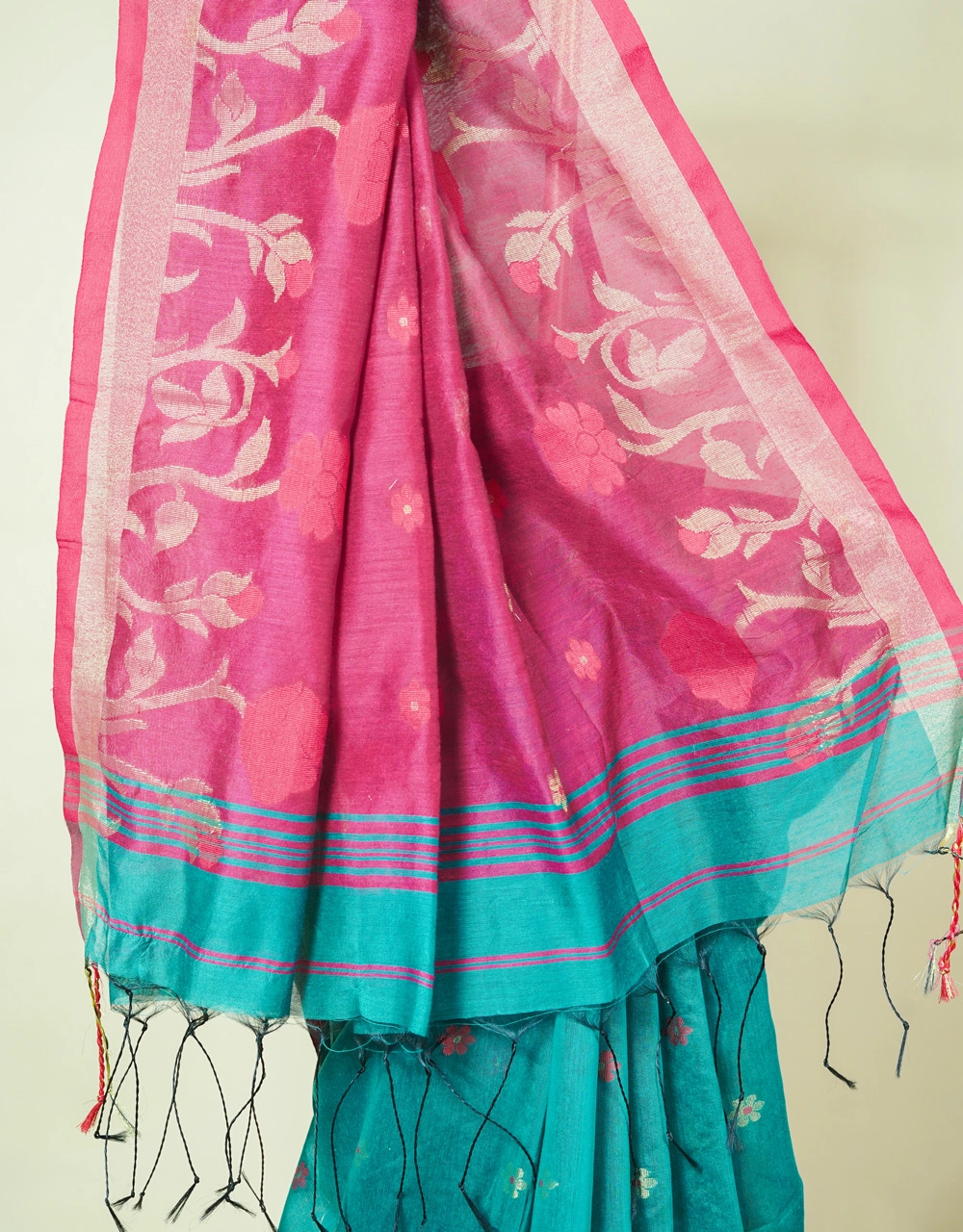 Magenta And Sea Green Silk Handloom Jamdani Saree With Zari Floral Vine Weave - View 3