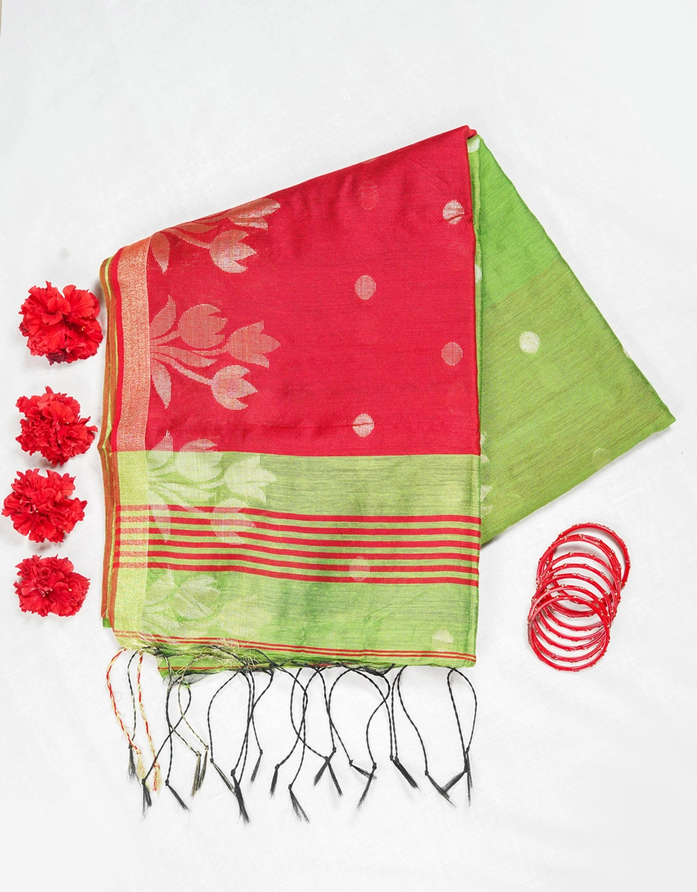 Hovered view of Green And Crimson Red Silk Handloom Jamdani Saree With Silver Zari Floral Weave
