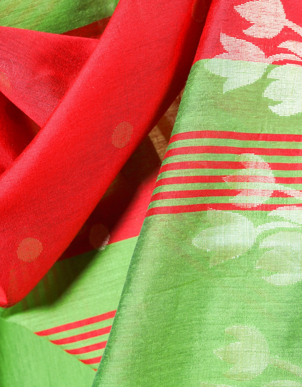 Green And Crimson Red Silk Handloom Jamdani Saree With Silver Zari Floral Weave - View 5