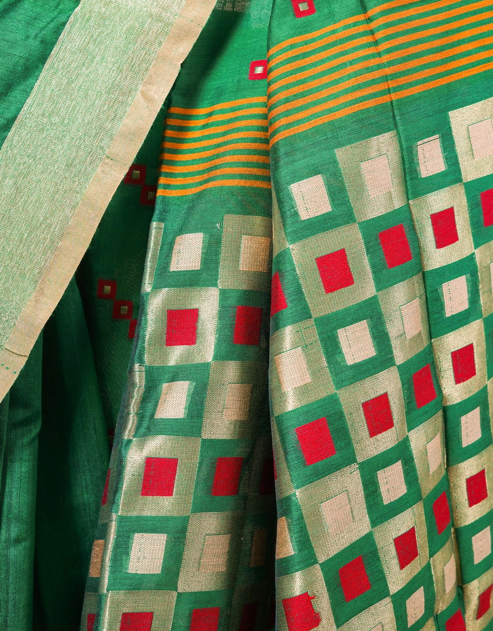 Green Emerald Silk Handloom Jamdani Saree With Geometric Zari Weave - View 4