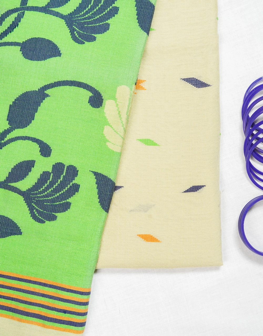 Beige Silk Handloom Jamdani Saree With Contrast Floral Weave Pallu - View 3