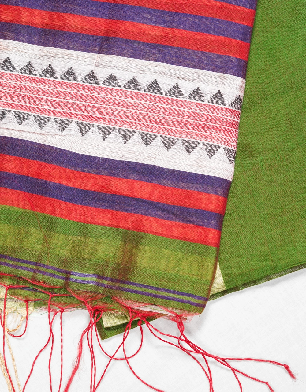 Green Silk Handloom Jamdani Saree With Floral Weave - View 3