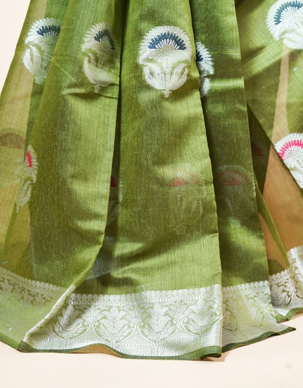 Green Olive Bhagalpur Cotton Silk Saree With Silver Zari Lotus Motifs - View 5