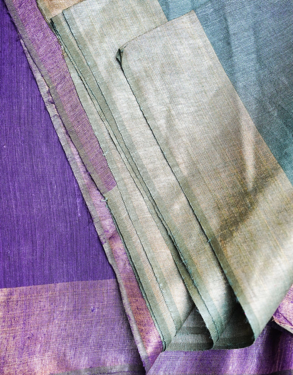 Grey Dual Tone With Contrast Pallu Ghicha Silk Saree - View 3