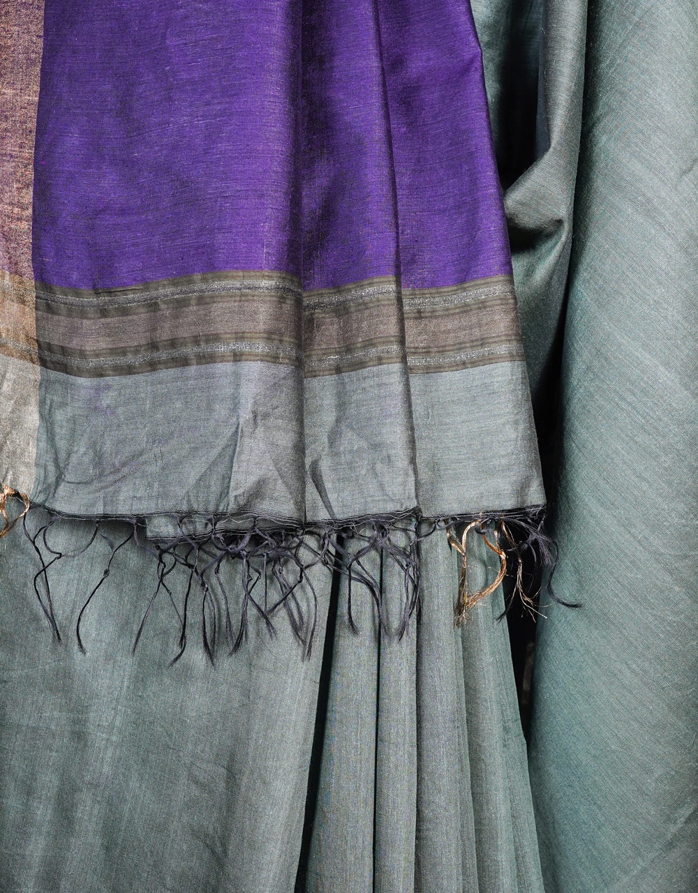 Grey Dual Tone With Contrast Pallu Ghicha Silk Saree - View 4