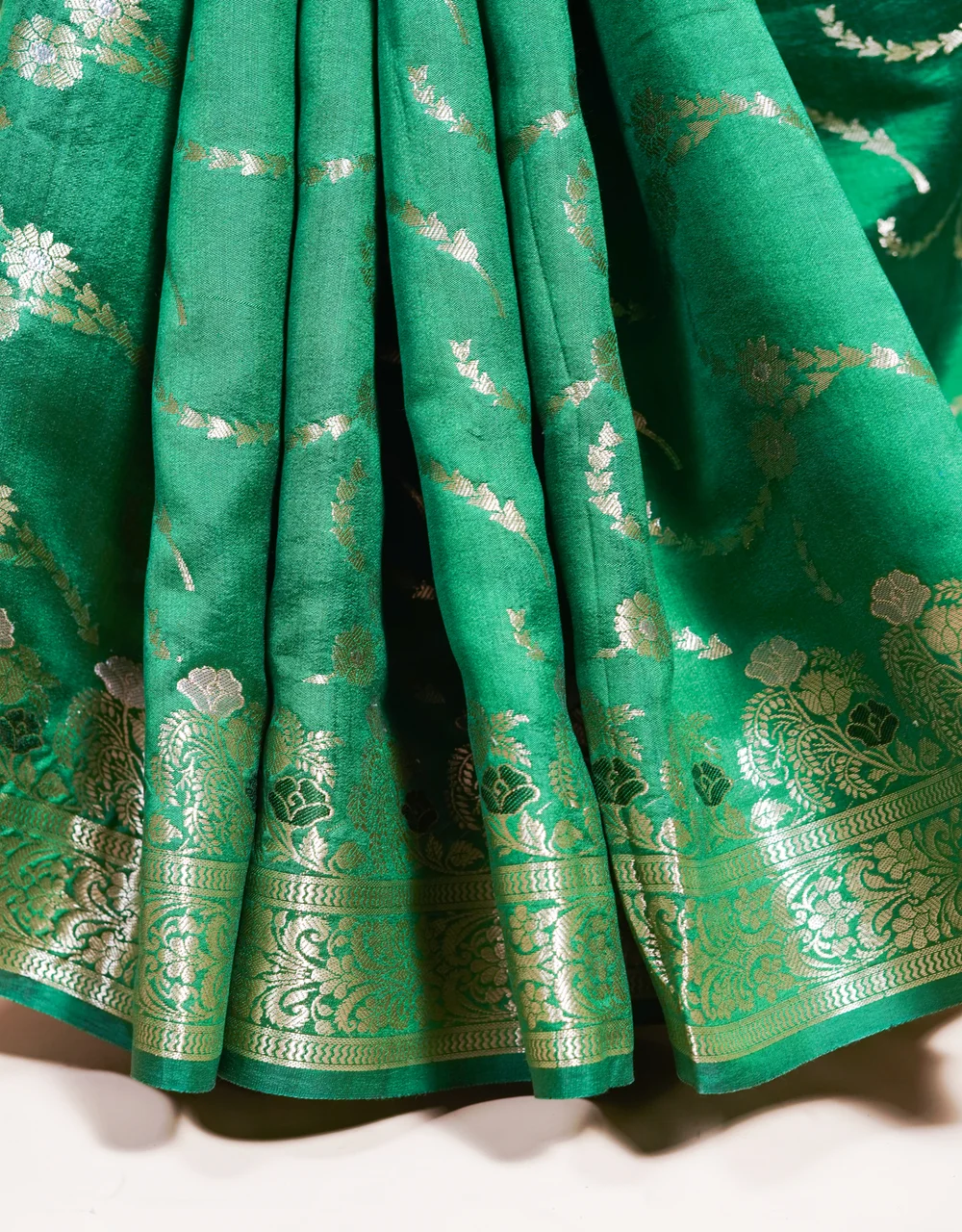 Green Emerald Pure Chiniya Banarasi Silk Saree - View 4