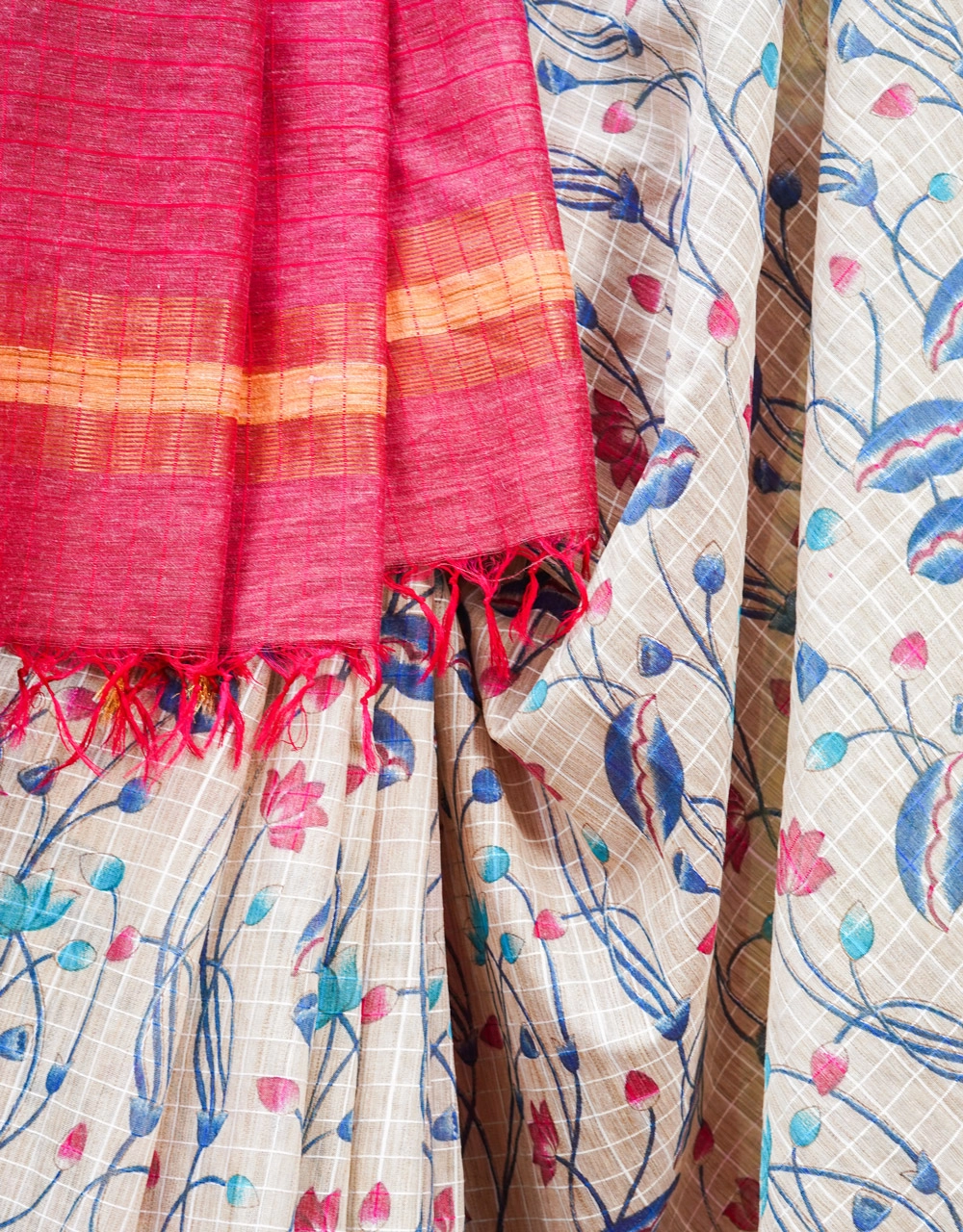 Beige And Rani Pink Pure Tussar Munga Silk Handloom Saree - View 4