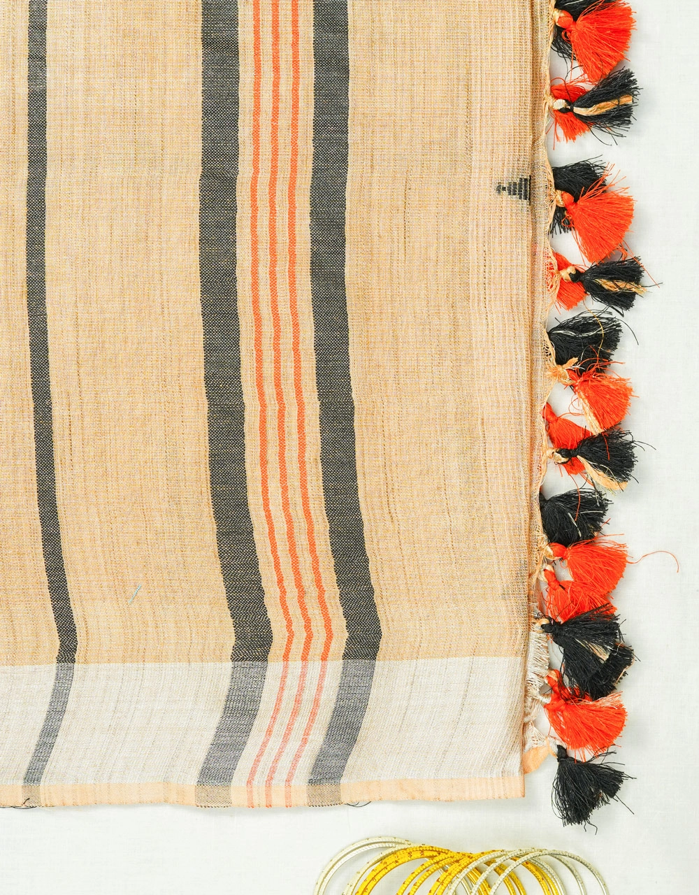 Peach Beige Geometric Motif Tissue Linen Saree With Contrast Tassels - View 3