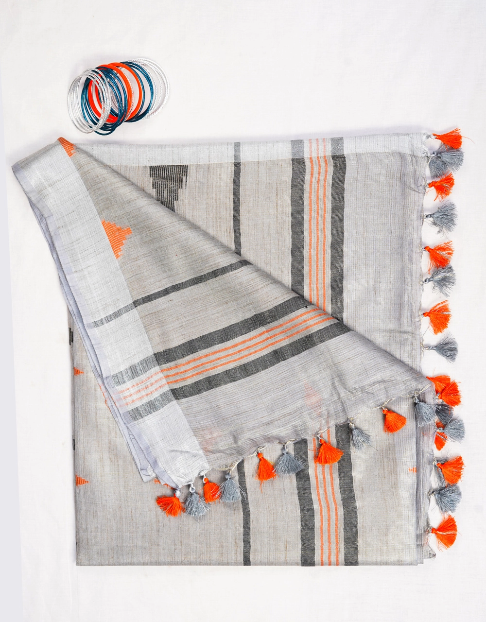 Hovered view of Grey Tissu Linen Stripe Saree
