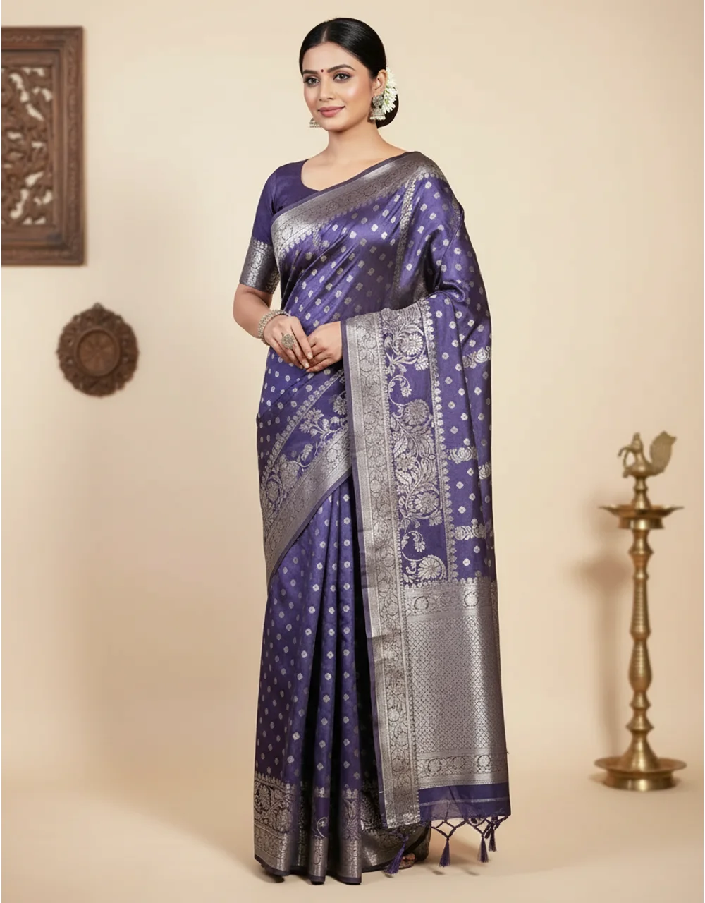 dark-blue-pure-chiniya-banarasi-silk-saree-in-a-royal-blue-tone-woven-with-silver-zari