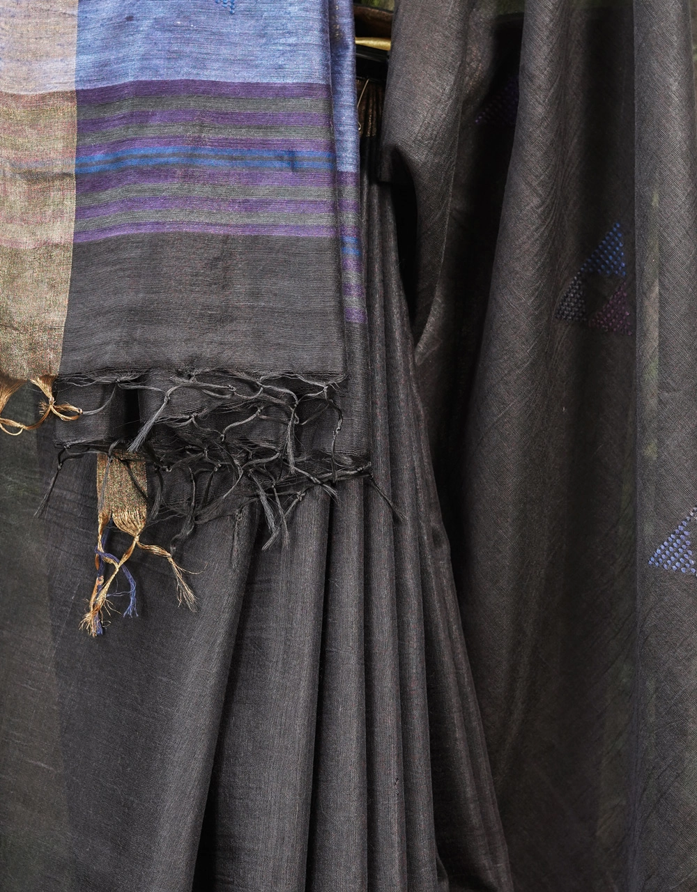 Black And Blue Pallu Mulberry Munga Silk Spun Handloom Saree - View 4