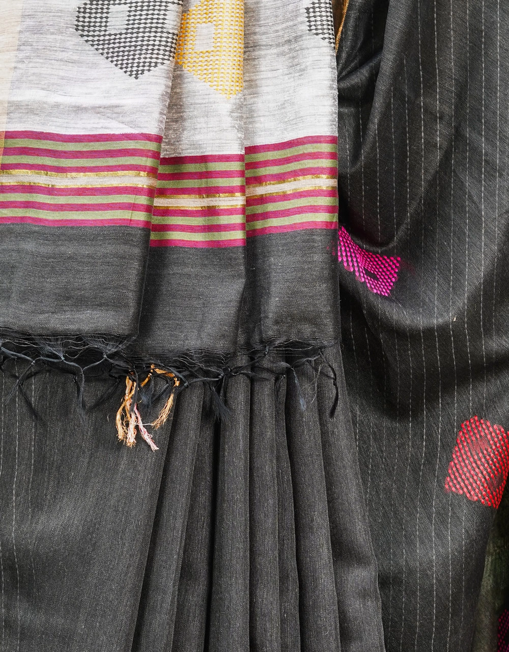Black Charcoal Mulberry Munga Silk Spun Handloom Saree - View 4