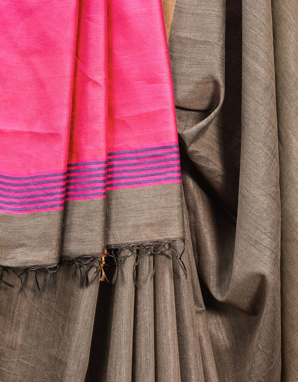 Brown With Hot Pink Contrast Pallu Pure Mulberry Munga Silk Handloom Saree - View 4