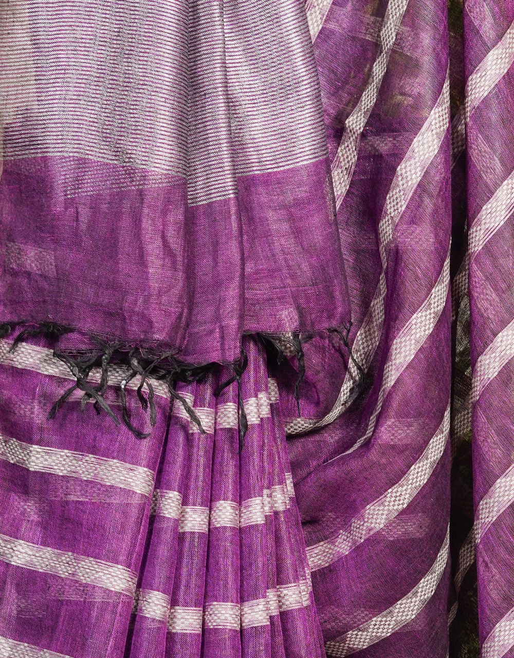 Purple With Silver Stripe Detailing Linen Handloom Saree - View 4