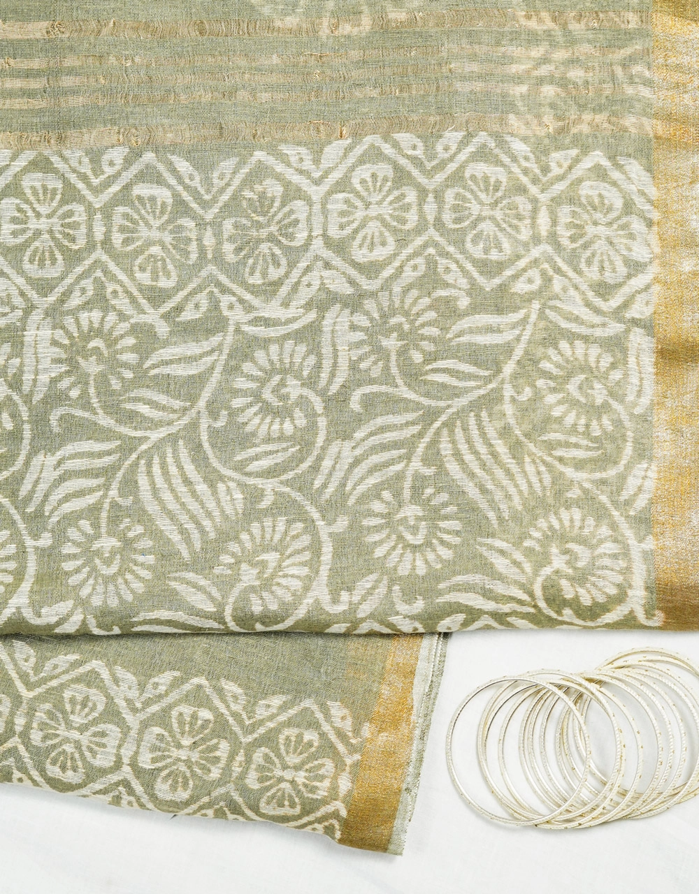 Green With White Floral Motifs And Gold Border Linen Saree - View 3