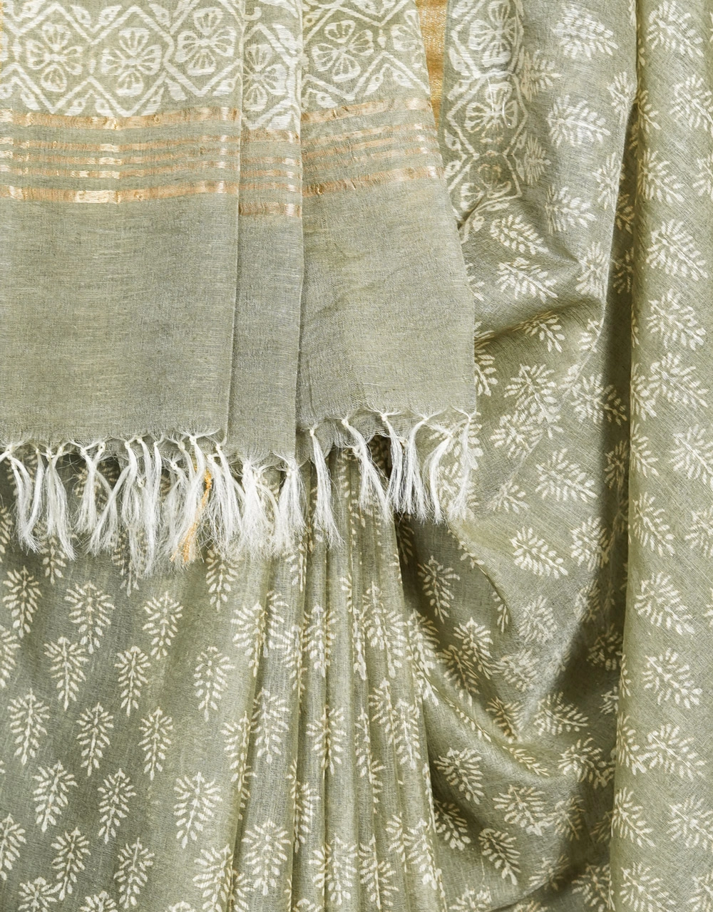 Green With White Floral Motifs And Gold Border Linen Saree - View 5