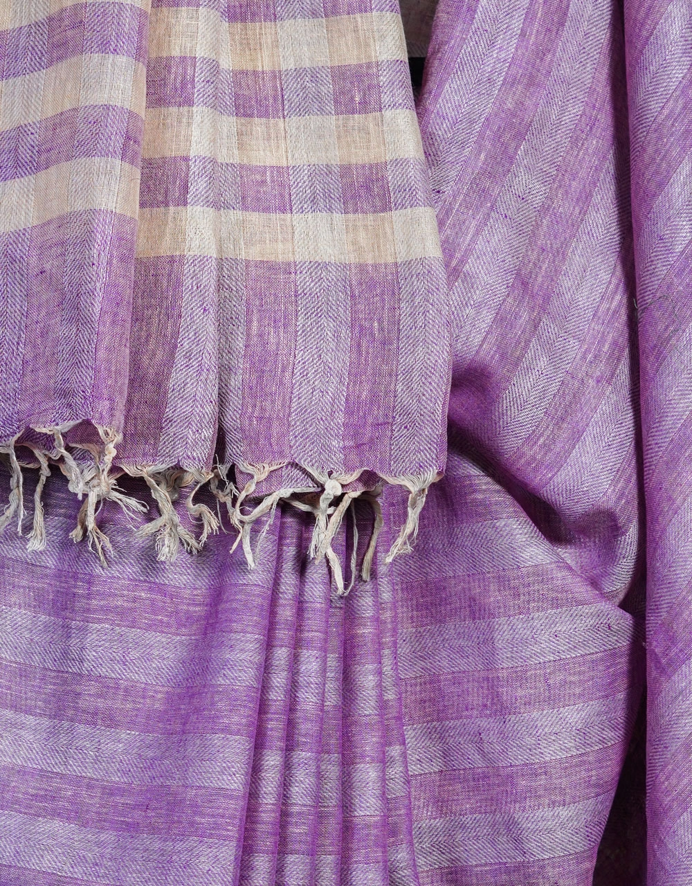 Off White Body With Aqua Blue Pallu And Multicolour Woven Accents Linen Saree - View 4