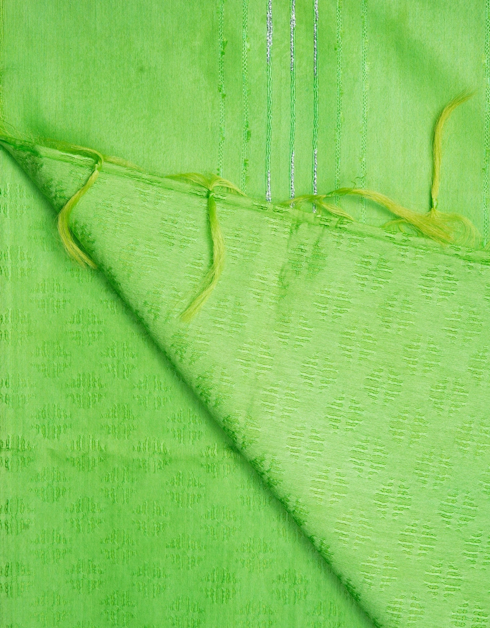Green Elegant Cotton Silk Saree With Self Butti Weave - View 3