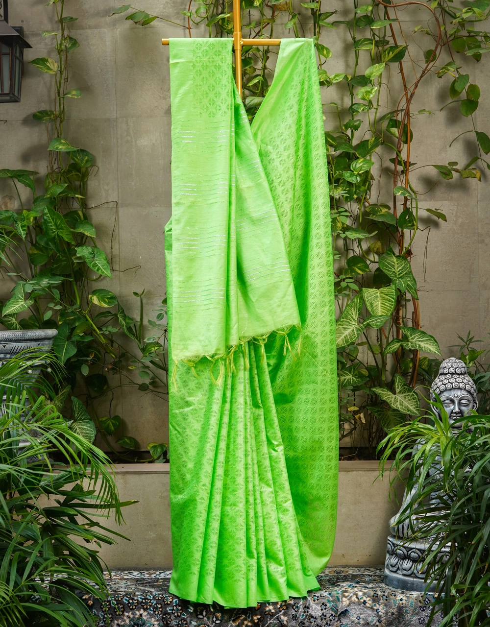 Green Elegant Cotton Silk Saree With Self Butti Weave