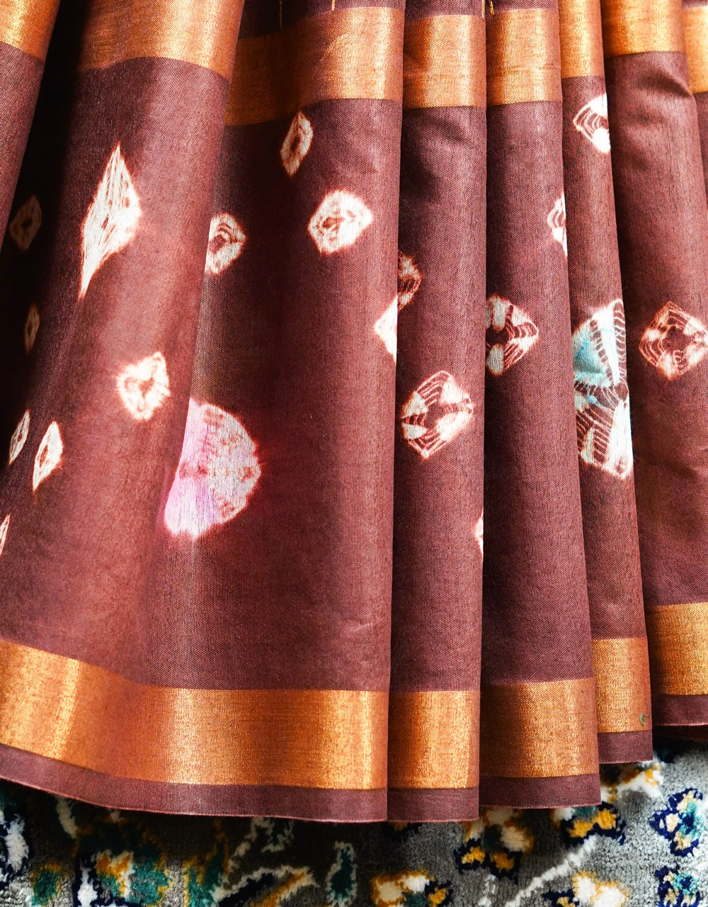 Brown Cotton Silk Saree With Beige Pallu And Traditional Bandhani Motifs - View 5