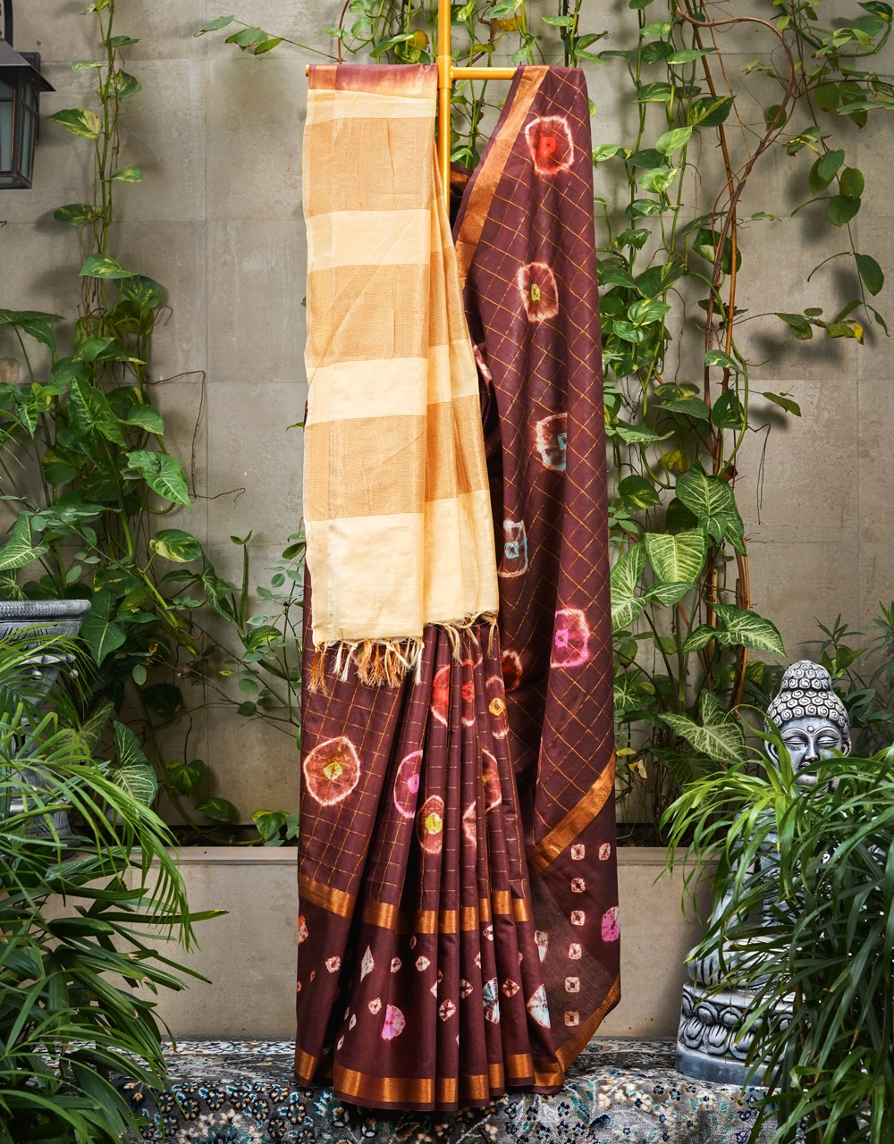 Brown Cotton Silk Saree With Beige Pallu And Traditional Bandhani Motifs