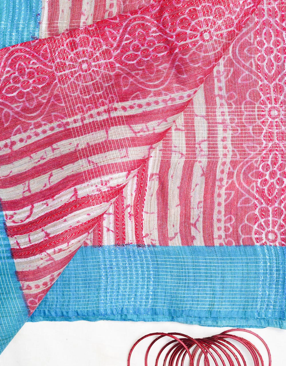 Off White And Rose Pink Printed Cotton Silk Saree With Turquoise Blue Pallu - View 3