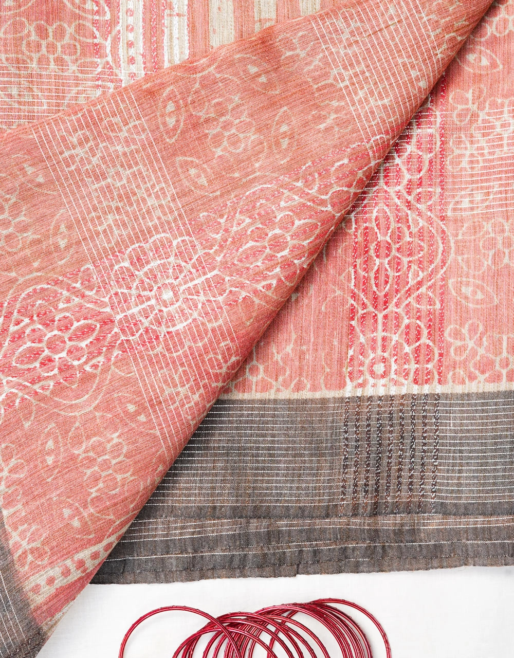 Off White With Peach Motifs And Grey Contrast Pallu - View 3