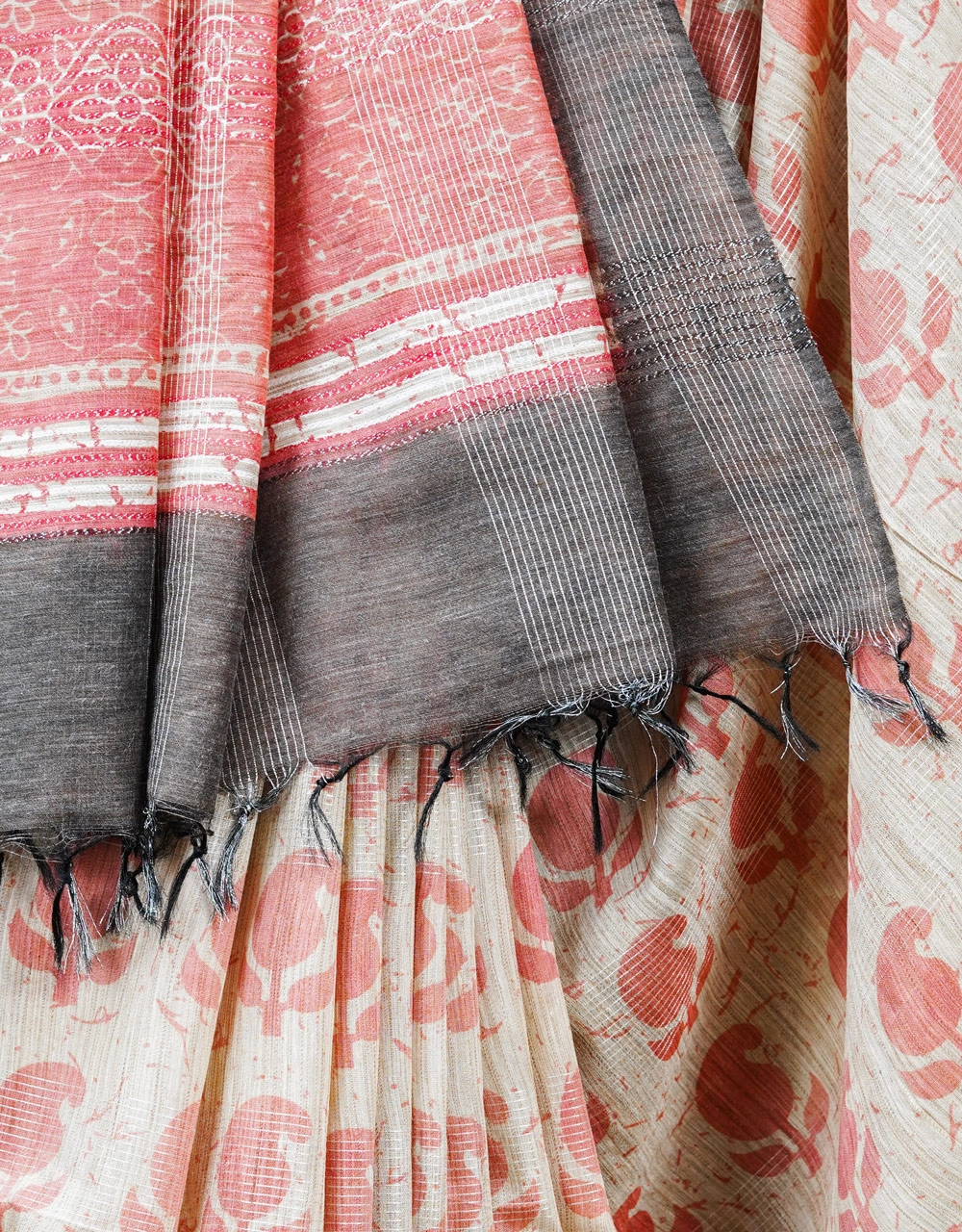 Off White With Peach Motifs And Grey Contrast Pallu - View 4