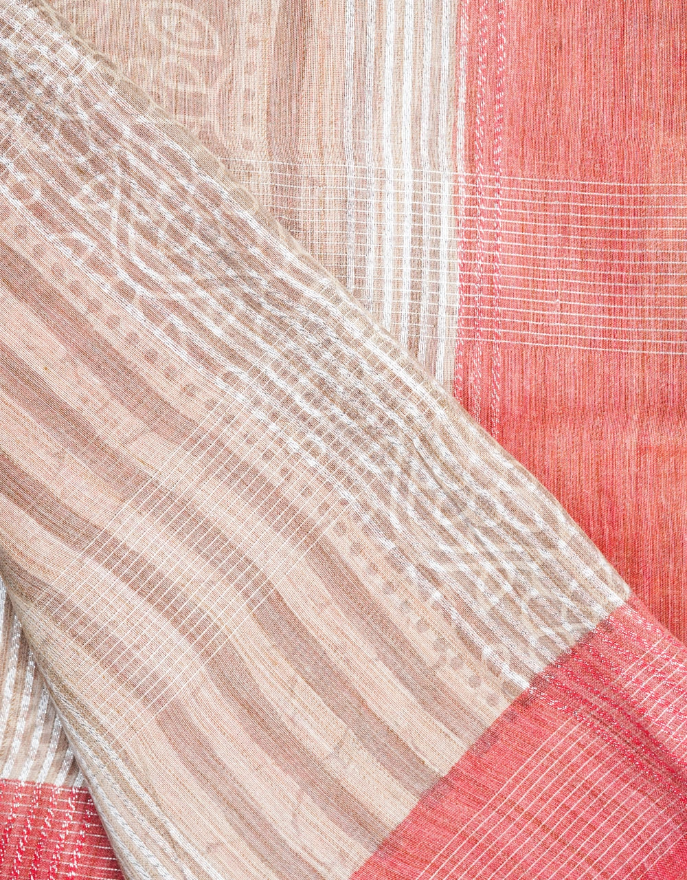 Off White And Grey Cotton Silk Saree With Coral Pink Contrast Pallu - View 3