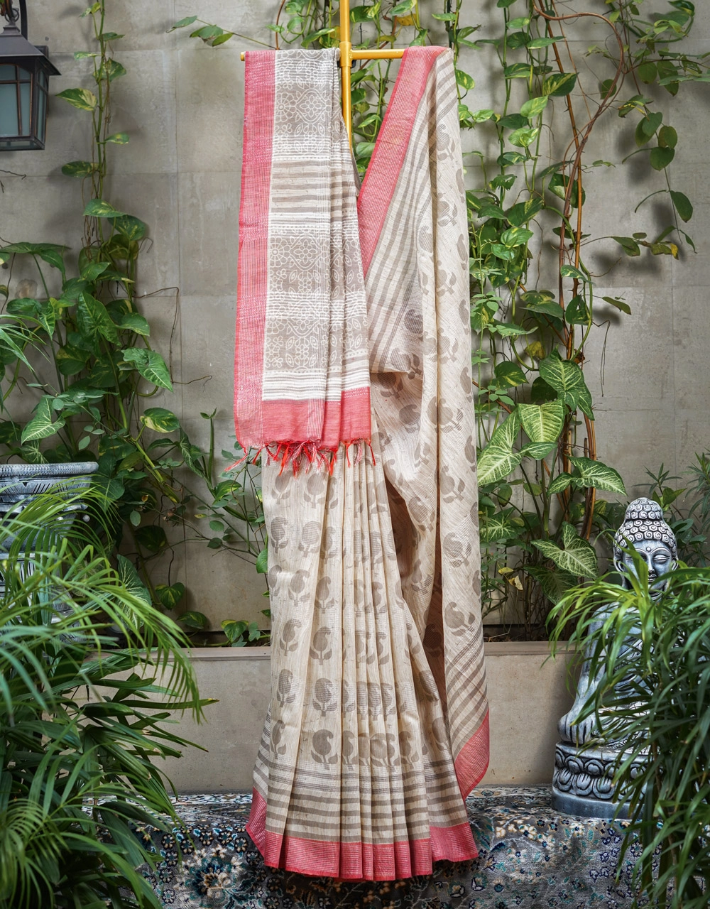 Off White And Grey Cotton Silk Saree With Coral Pink Contrast Pallu