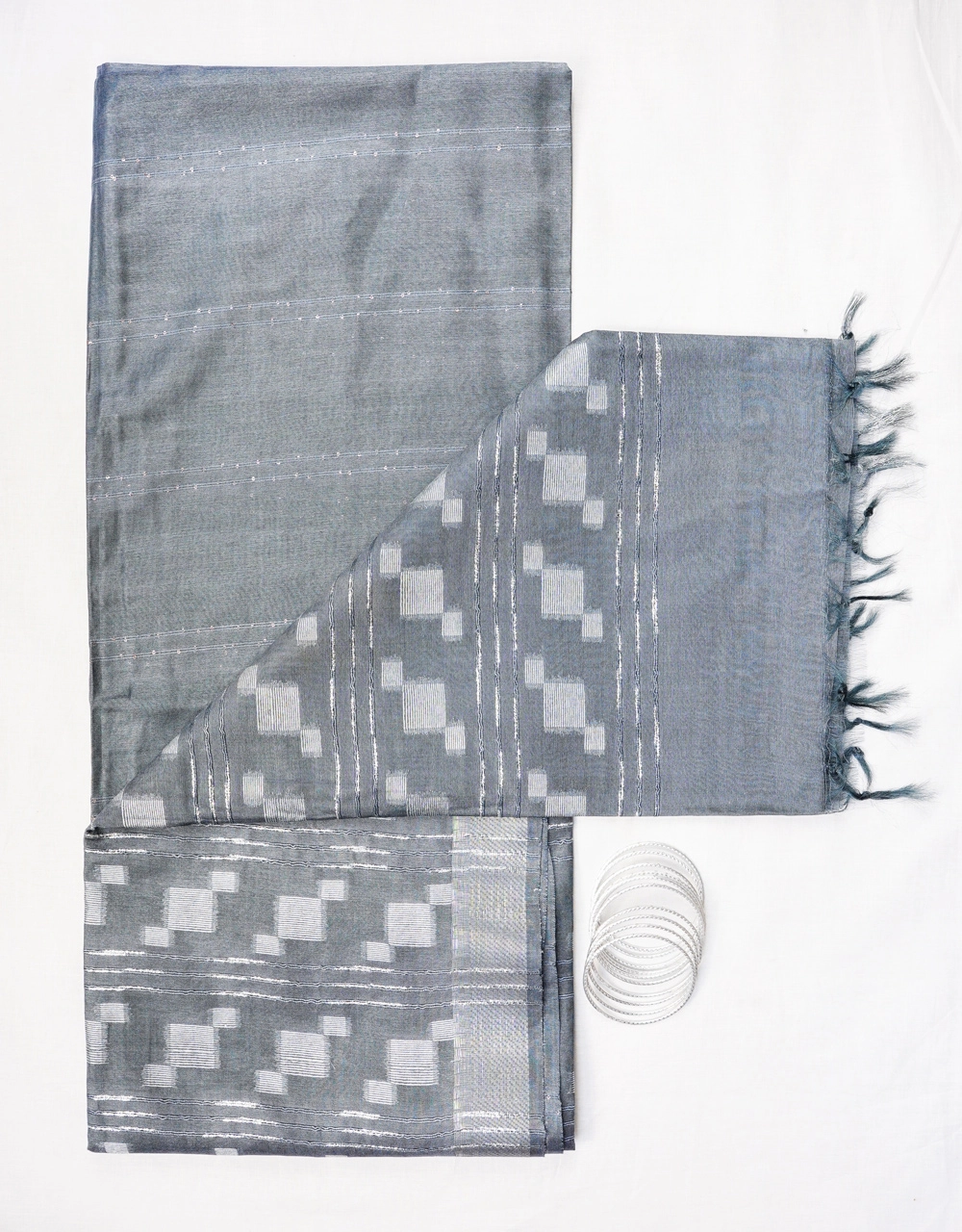 Hovered view of Grey Cotton Silk Saree With Geometric Buta Pallu