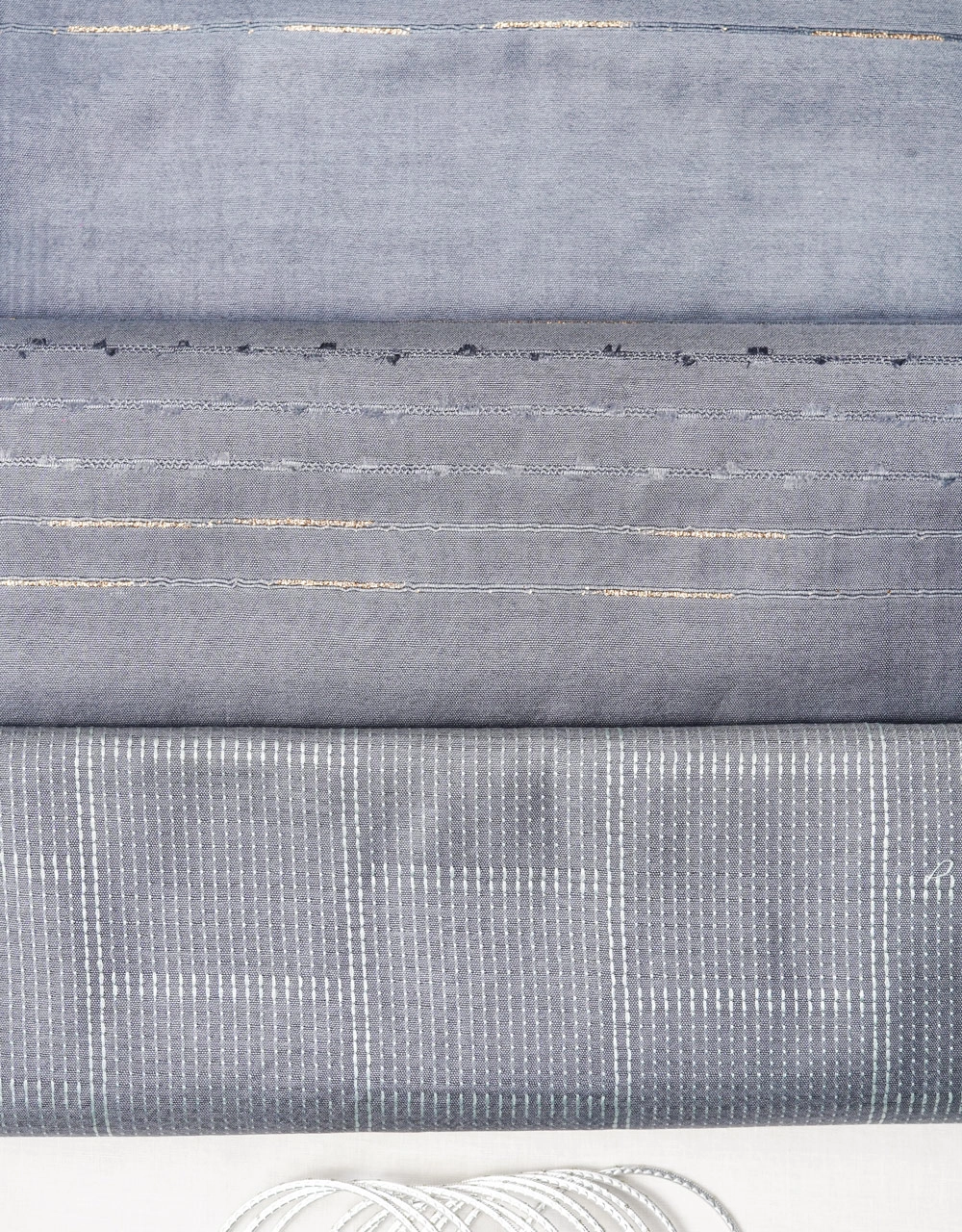 Grey Steel Handloom Cotton Silk Saree With Subtle Silver Weave - View 3