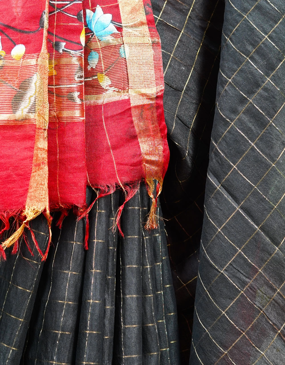 Black And Red Cotton Silk Saree With Folk Cow Motif - View 4