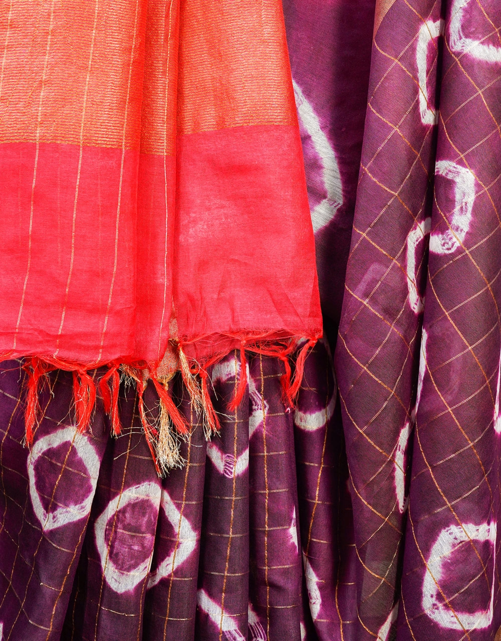 Maroon Plum Cotton Silk Saree With Red Contrast Pallu - View 4