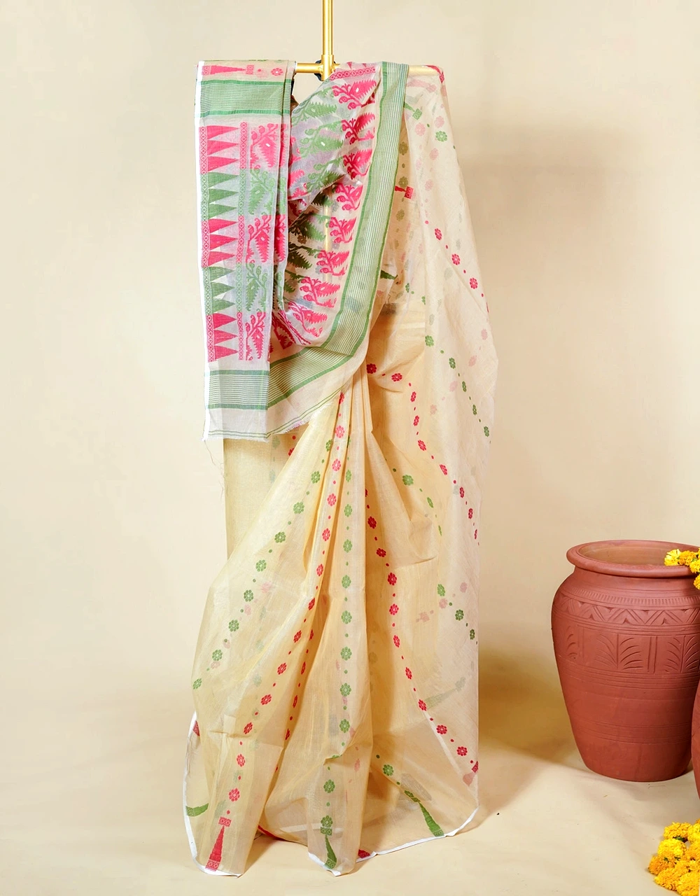 Cream Taat Cotton Saree With Traditional Motifs